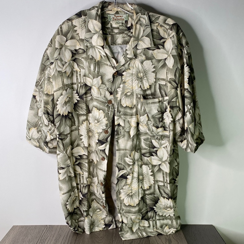Tommy Bahama 100% Silk Men’s Size Small Green Floral Camp Shirt - 1396